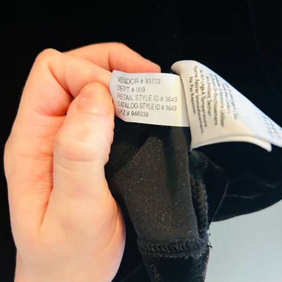 Eddie Bauer Long Sleeve Velvet Top Womens Size Medium Black V-Neck Blouse 90s - Picture 6 of 10